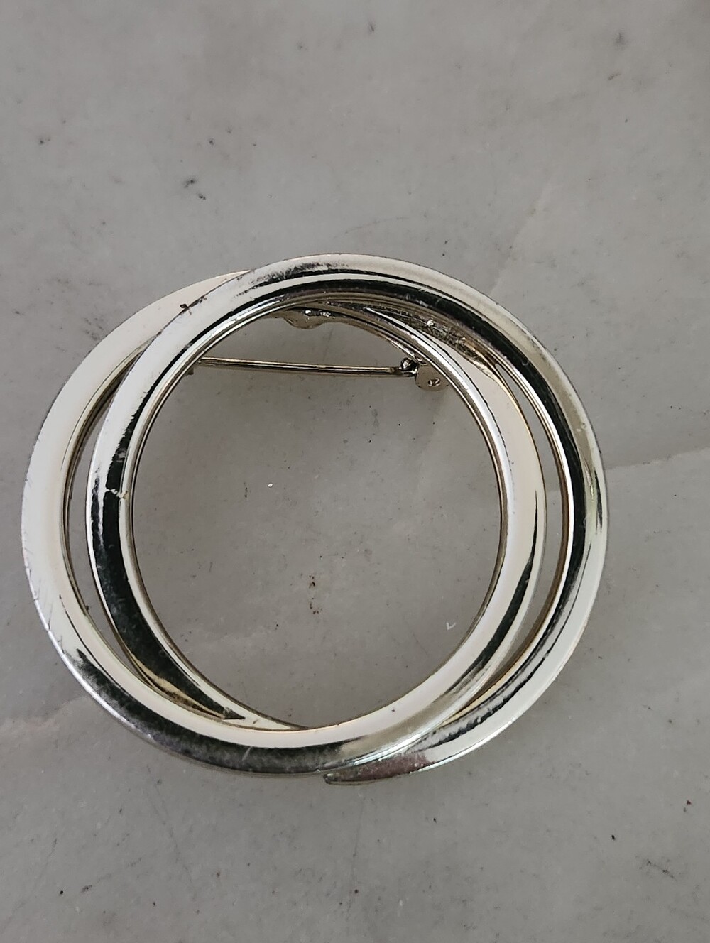 Vtg Interlocking Double Circle Brooch
